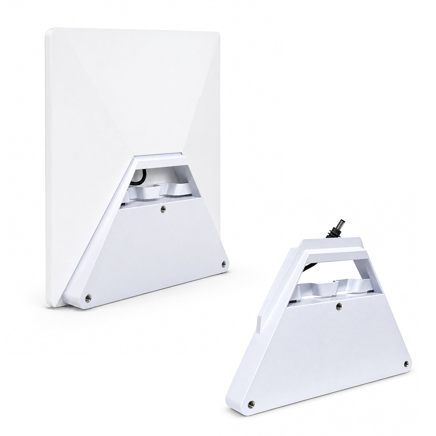 Starlink Mini 27500mAh 99Wh portable battery pack and charging stand for outdoor internet setup