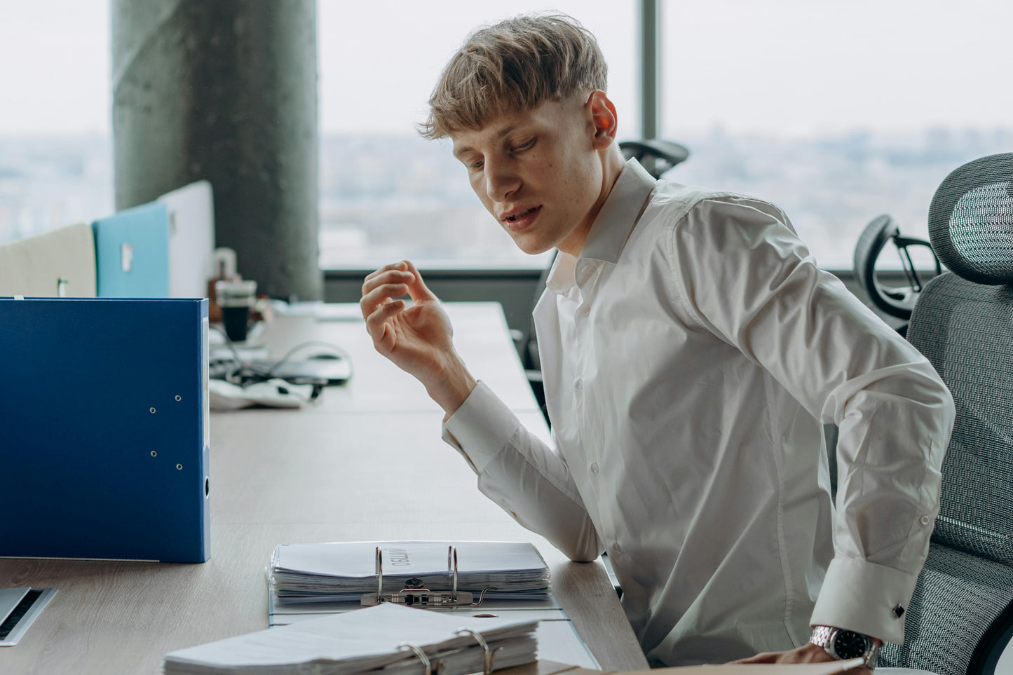 Office worker with back pain - solve sciatic discomfort with adjustable air cushion